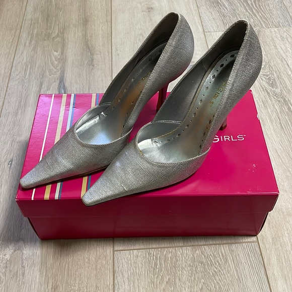 BCBGirls Katchen silver linen heels* - Picture 1 of 8